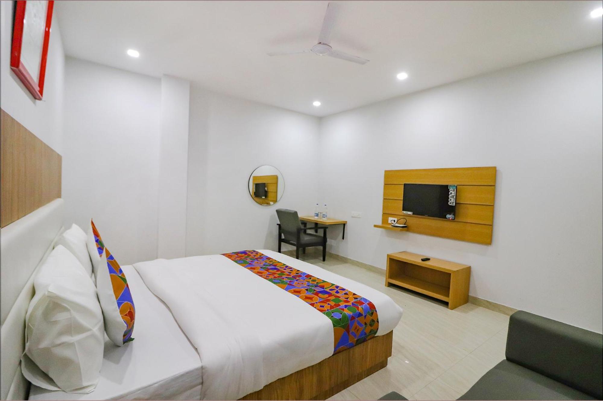 Fabhotel Premium Kashi Варанаси Екстериор снимка